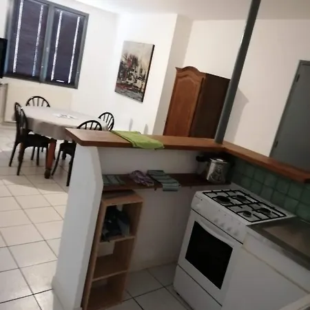Apartment Simple Entier Avec Cour Pour 2 A 7 Personnes