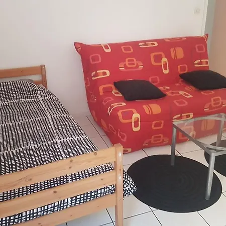 Simple Entier 3 Avec Cour Pour 2 A 7 Personnes A Lejlighed