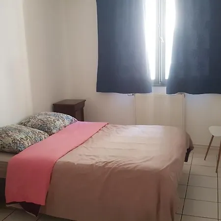Simple Entier 3 Avec Cour Pour 2 A 7 Personnes A