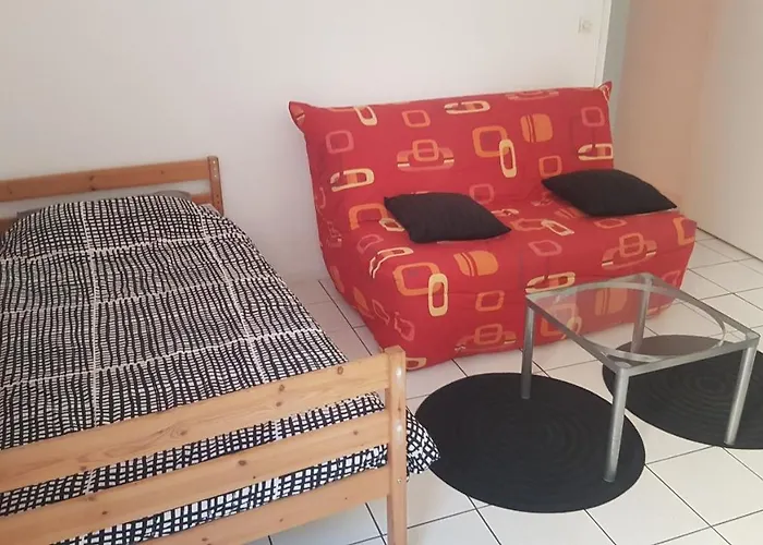 Simple Entier Avec Cour Pour 2 A 7 Personnes Apartamento
