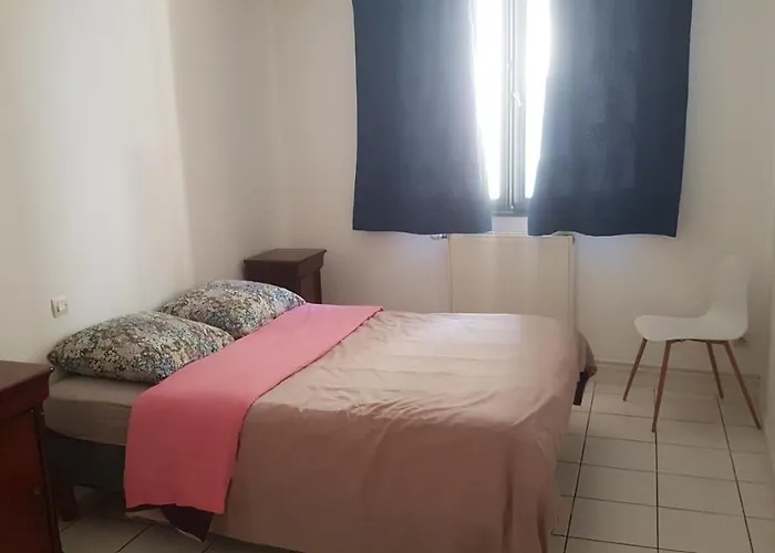 Simple Entier Avec Cour Pour 2 A 7 Personnes